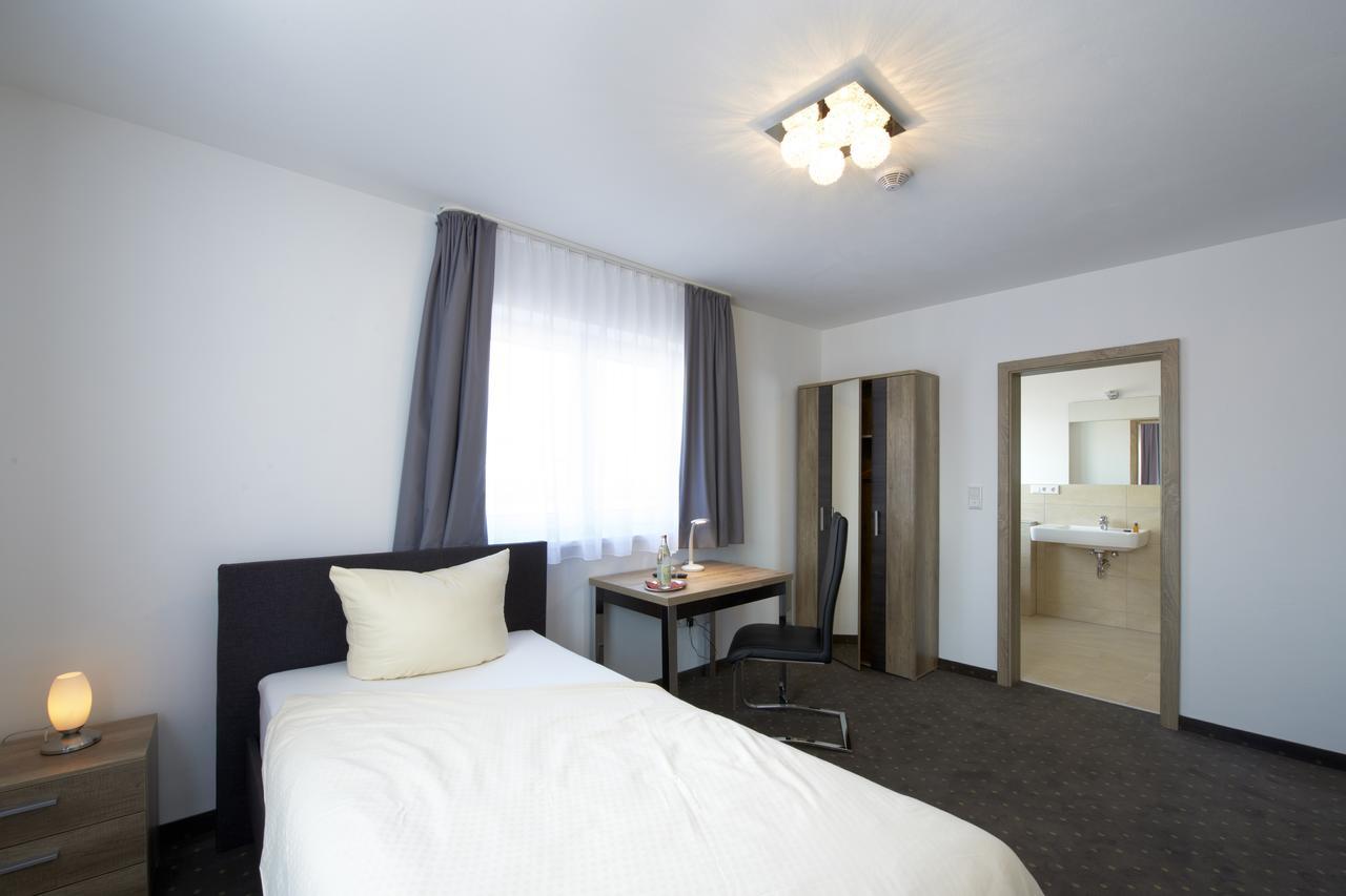 Hotel New In Gaimersheim Exterior photo